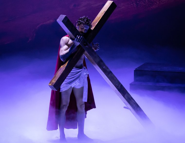 Táncban, zenében életre keltett festészet – Bukarestben vendégszerepel a Háromszék Táncszínház Ecce Homo című előadása