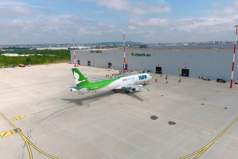 Beindult az élet a nagyváradi repülőtér cargo-termináljában