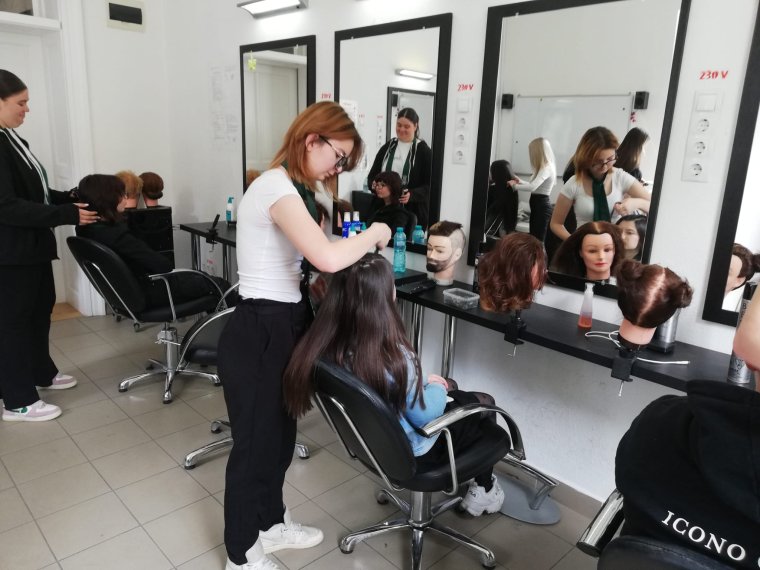Tízéves a kolozsvári magyar református szakoktatás