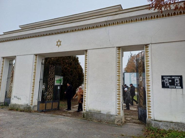 Antiszemita indíttatású rongálás miatt vettek őrizetbe három tinédzsert