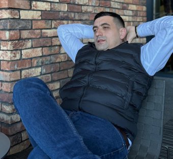 „Nem vagyok asszony”. Nőgyűlölőnek nevezik Simiont, az AUR távolmarad a kormányalakítási tárgyalásoktól