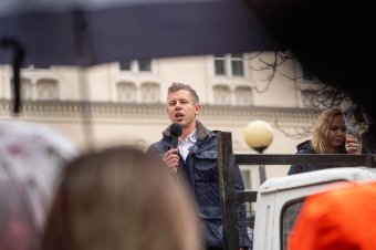 Magyar Péter feljelenti Orbán Viktort: „ez hasonló bűn, mint a magyargyűlölő román elnökjelöltet méltatni”