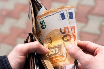 Elemzők: egyre távolodik a román euró