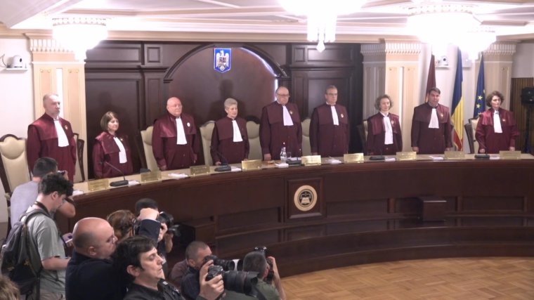 Jócskán van mit a tejbe aprítaniuk a vagyonbevallásokat titkosító alkotmánybíráknak