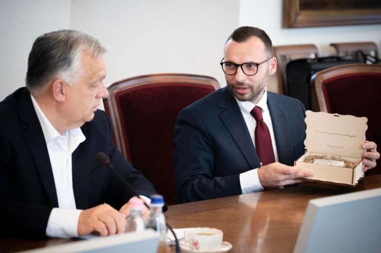 „A magyar világ egy darabja került veszélybe” – Orbán Viktor fogadta a Hargita megyei önkormányzat elnökét Parajd ügyében