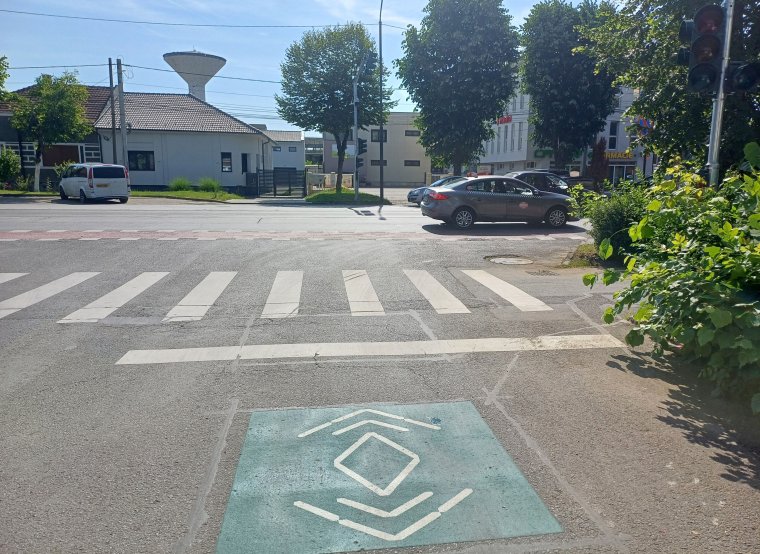 Új útburkolati jelek okoztak fejtörést a sofőröknek