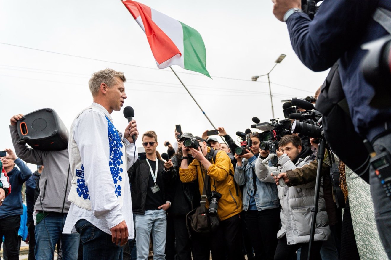 Magyar Péter egymillió lépés