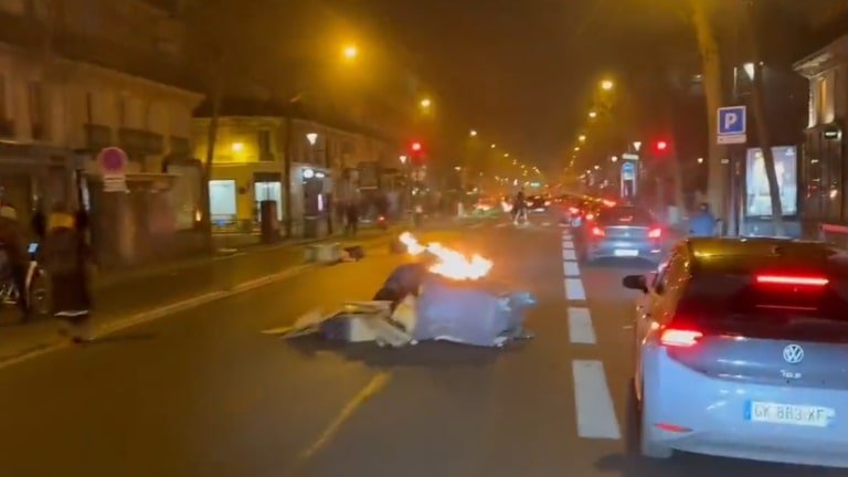 Párizsban közben komoly rendbontások voltak a PSG győzelme után