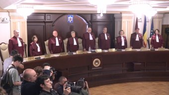 Jócskán van mit a tejbe aprítaniuk a vagyonbevallásokat titkosító alkotmánybíráknak