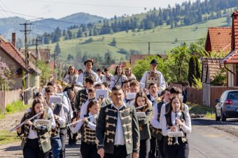 Másodszor keresi fel a gyimesi csángó iskolát Magyarország köztársasági elnöke