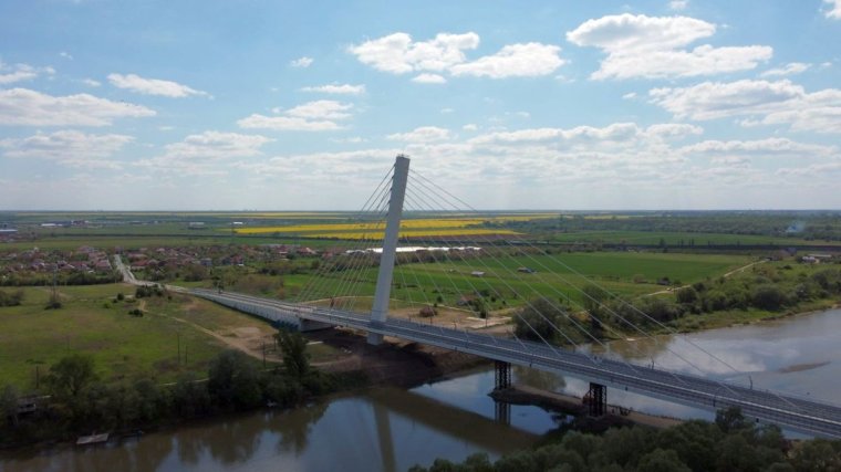 Elhalasztott hídavató: hiányosságokat fedeztek fel a 165 millió lejes építményen