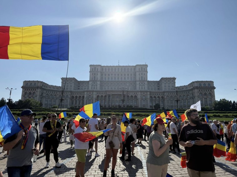 Bizalmatlansági indítványt nyújtott be a kormány ellen az AUR