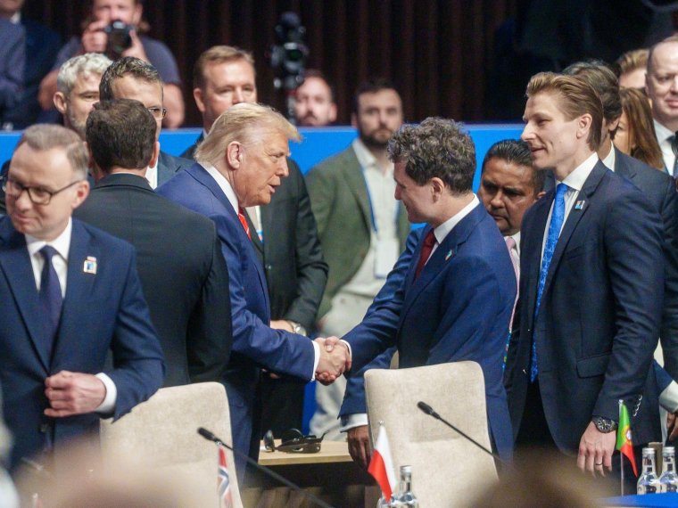 Kezet rázott a NATO-csúcson Nicușor Dan és Donald Trump