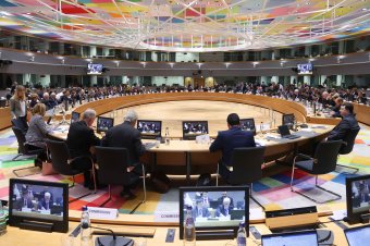 Rendkívüli ülésszakon bólint rá a parlament a megszorításokra, az EU figyelmeztette Romániát