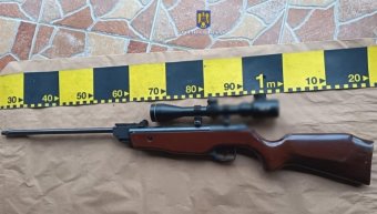 Illegális fegyvertartásért és orvvadászatért vettek őrizetbe egy nagyváradi férfit