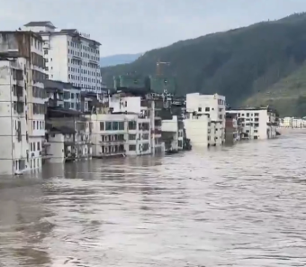 Halálos áldozatai is vannak a Délnyugat-Kínát sújtó árvizeknek, melyek miatt már 80 ezer embert evakuáltak