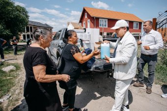 Mága Zoltán 24 tonna segélyt vitt az árvízkárosultaknak a háromszéki Nagyborosnyóra