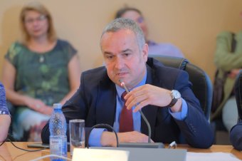 Felfüggesztette minden tisztségéből a bilincsben elvezetett Toró Tamást a brassói RMDSZ