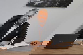 Sok állami cég vezetőjét „kényeztetik el” csillagászati összegű fizetéssel, de akadt, aki lemondott róla