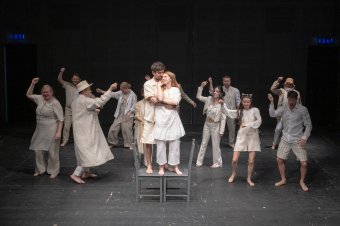 Főként a színészi játékra épül A mi kis városunk: évadzáró premier a kolozsvári színházban