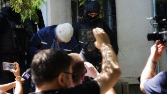 Együttműködnek a rendőrséggel a mezőméhesi nő meggyilkolásával gyanúsított szökevényhez közel álló személyek