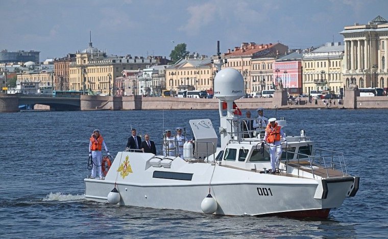 Ukrán dróntámadás miatt lemondták a szentpétervári haditengerészeti parádét