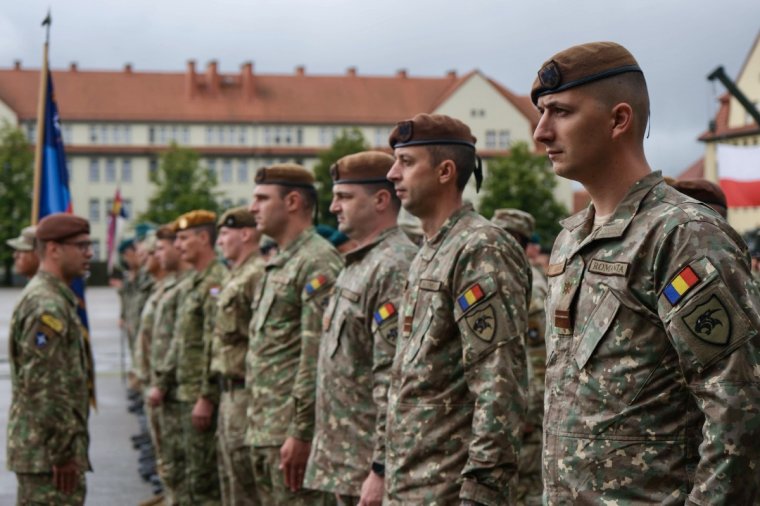 Álhíreket oszlatott szét a védelmi miniszter, senkit nem visznek el katonának