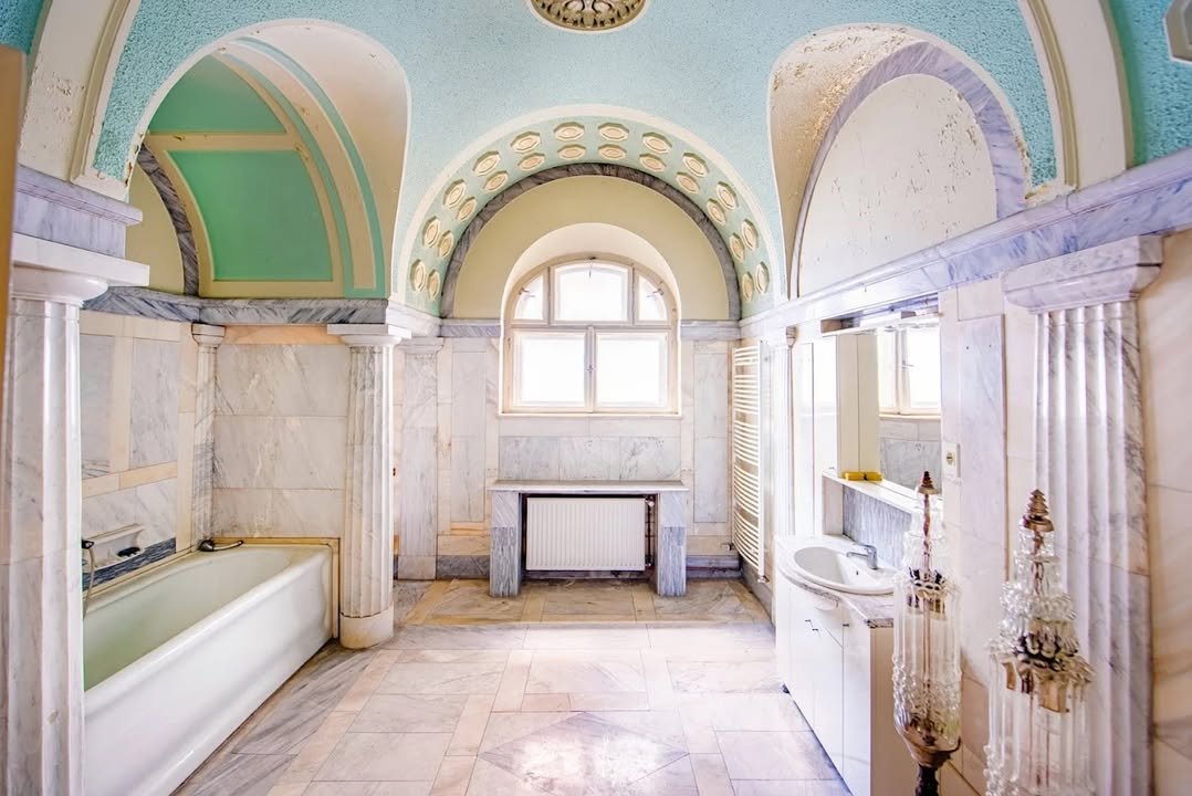 A fürdőszobát Ceaușescu is használhatta •  Fotó: Facebook/Luxury Homes 69