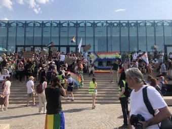 Közel húszezer lejnyi bírságot eredményezett a tiltás ellenére megtartott nagyváradi Pride-felvonulás