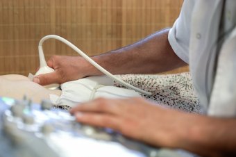 Beutaló nélkül mehet szakorvoshoz a krónikus betegek egy része, a könnyítés várandós nőkre és kismamákra is érvényes