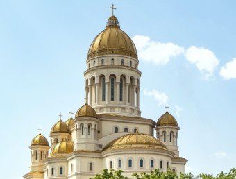 Ortodoxizmus, nemzeti ezotéria – egyre jobban beépül a vallási tematika a romániai politikába