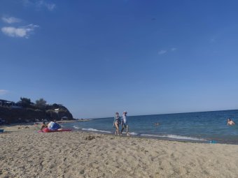 Ritka jelenség okoz kellemetlenséget a román tengerparton