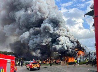 Hatalmas tűz pusztította el a világ egyik legnagyobb zenei fesztiváljának a színpadát [VIDEÓ]