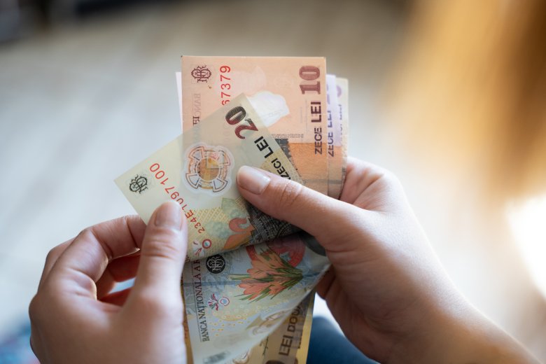 Egy hajszálnyit csökkent az átlagbér júliusban az előző hónaphoz képest