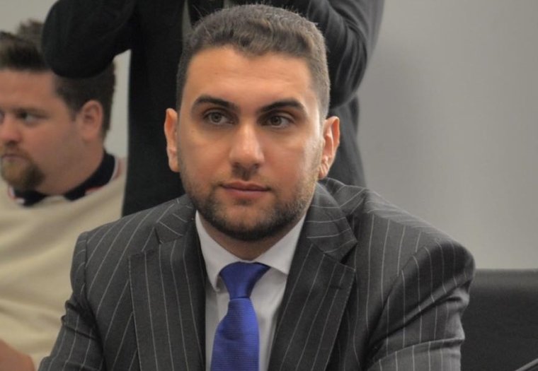 Szíriai születésű kolozsvári politikus vette védelmébe a feszületet, miután az Untoldon szerinte istenkáromlás történt