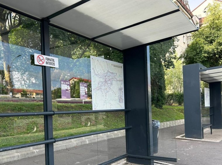 Életbe lépett, hogy tilos a dohányzás a kolozsvári megállókban, parkokban