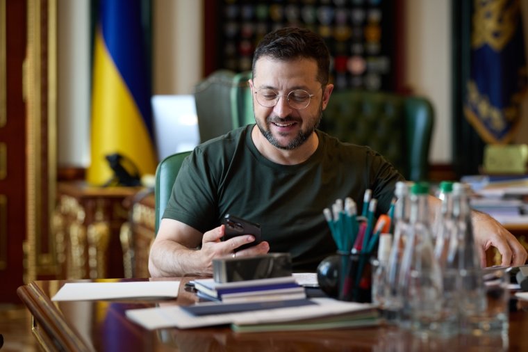 A háború befejezésének lehetőségeiről beszélt telefonon az amerikai és az ukrán elnök