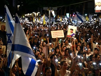 Százezrek követelték a gázai háború befejezését Izraelben