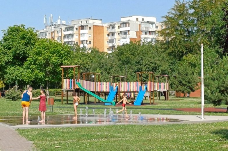 Derűre ború: hőségriasztás és viharriadó