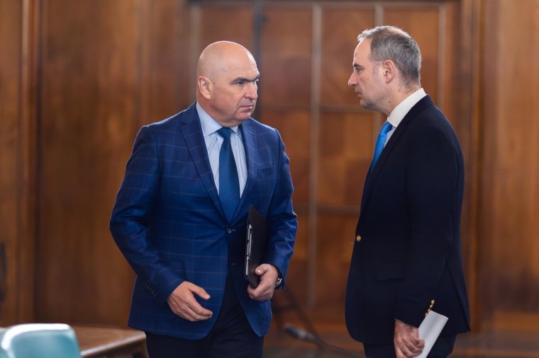 Nézeteltérés a koalícióban a masszív elbocsátások kapcsán, függőben a közigazgatási átszervezés