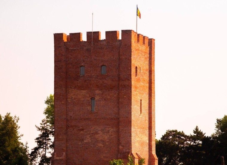 Egymillió euróból restaurálták a Temes megyei Csák középkori tornyát