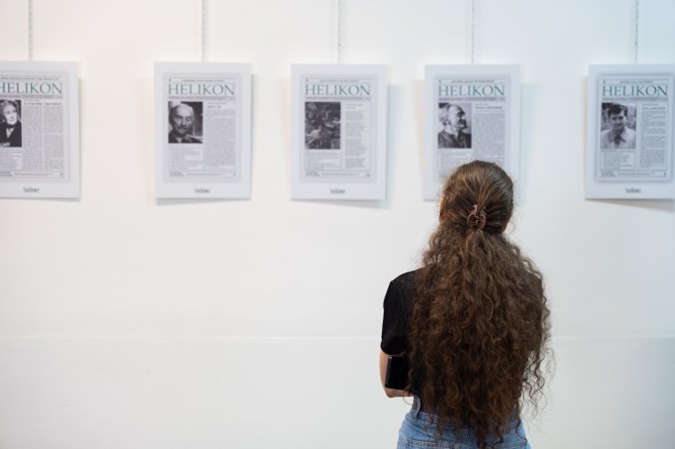 Vándorló rovatok, megőrzött folytonosság: tárlat a Helikon folyóirat 35 évéről a Kolozsvári Magyar Napokon