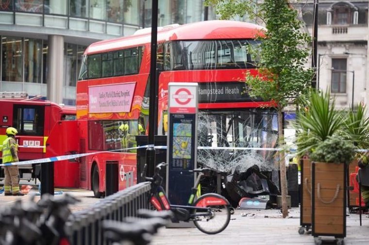Lisszabon után Londonban is súlyos tömegközlekedési baleset történt