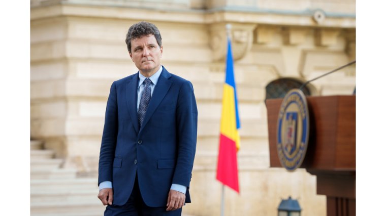 Nicușor Dan és az EB-elnök közösen látogat el a katonai kikötőbe és a légi támaszpontra
