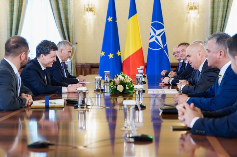 Nicușor Dan váratlanul megjelent a megszorításokról egyeztető koalíciós vezetők ülésén