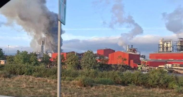 FRISSÍTVE – Tűz ütött ki egy szászsebesi fafeldolgozó üzemnél