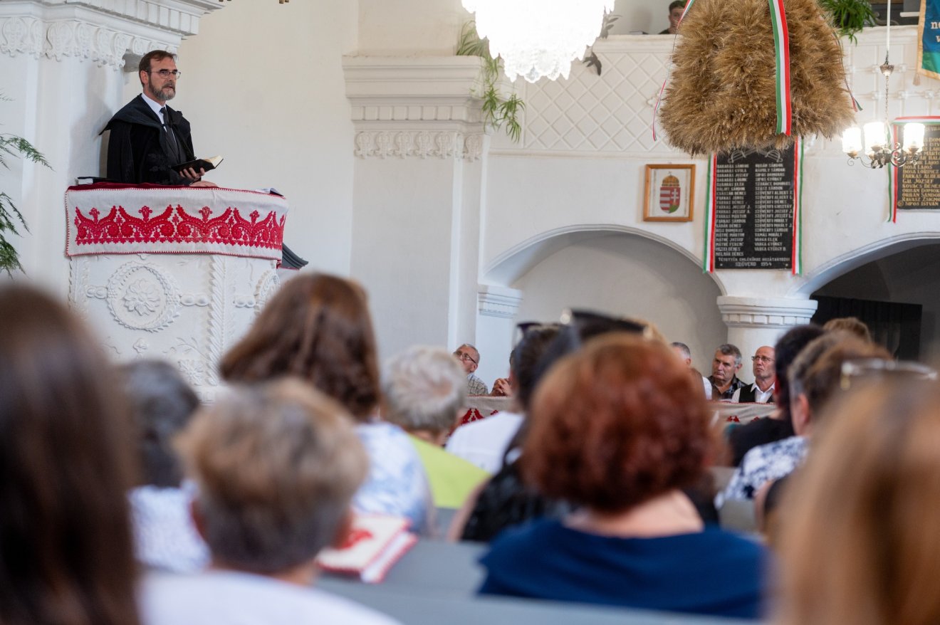 Kolumbán Vilmos József református püspök szerint minden gyülekezet a maga helyén és a maga sajátosságaival szolgálja Istent •  Fotó: Kiss Gábor/Erdélyi Református Egyházkerület