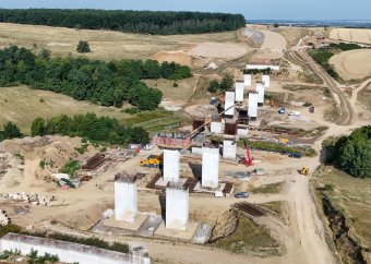 Megvan a Bechtel által félbehagyott, ismét épülő autópálya-szakasz negyede