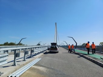 Visszabontják a vadonatúj ferdekábeles híd egyes elemeit, hogy 1500 tonnával csökkentsék a súlyát