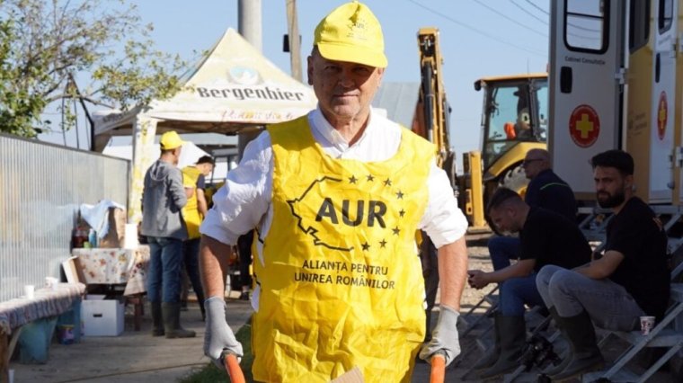 AUR-szenátor: Brüsszel ösztönzi a bevándorlást, mert faji keveredést akar